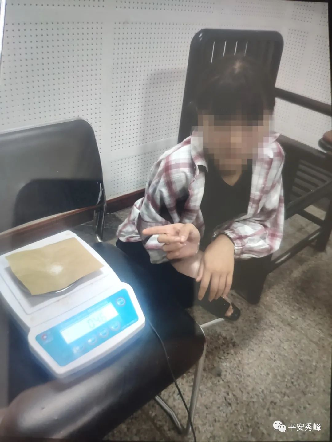 【转】好心搭室友送货，却被“最坑姐”牵连成毒贩