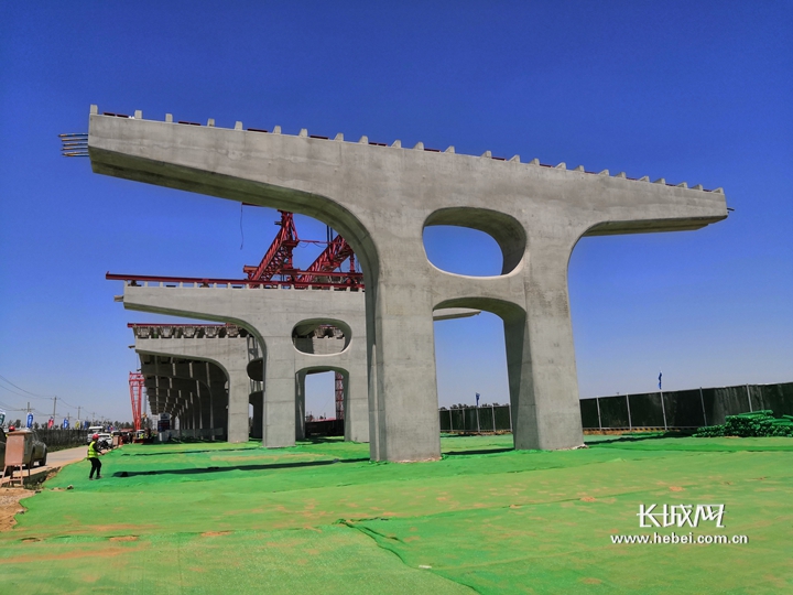 微视频︱京雄高速有个“钢筋外卖”