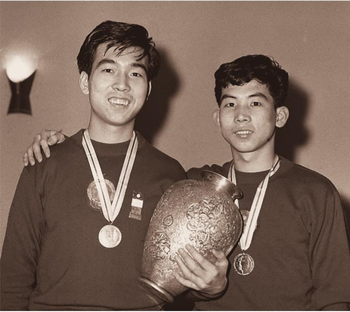 张燮林邓亚萍秀球技视频,乒乓名将张燮林简介