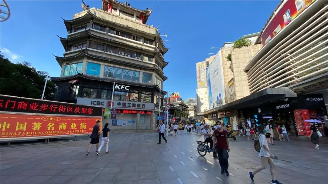 就在今晚!东门步行街千余种外贸优品等你来“淘”!