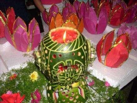 又到送寒衣时节,又到了送郁金香的季节