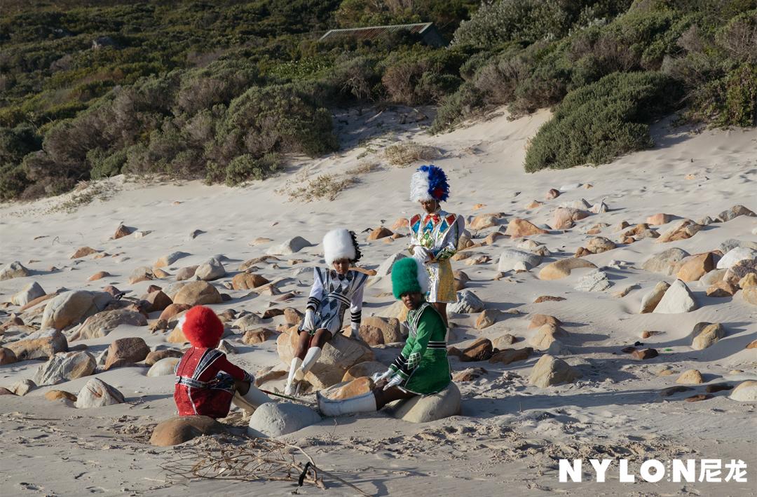 在南非，成为女子旗队的一员，承载了一代代女孩的憧憬