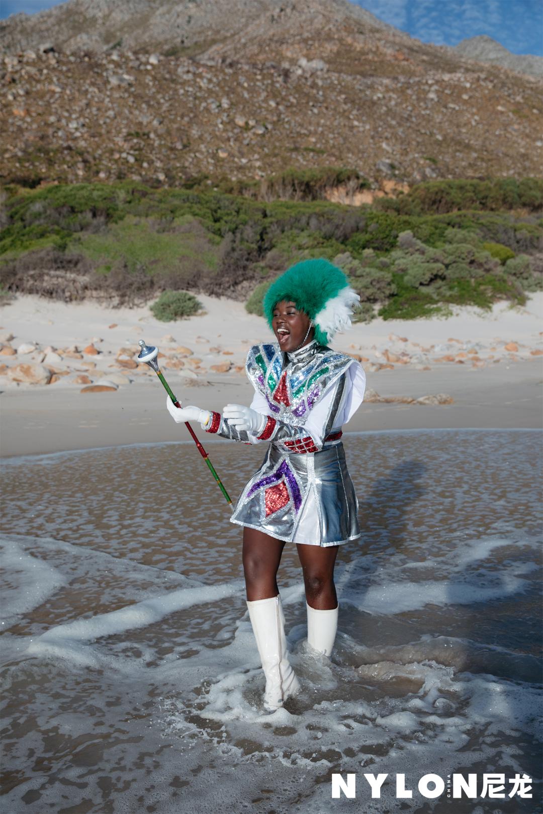 在南非，成为女子旗队的一员，承载了一代代女孩的憧憬