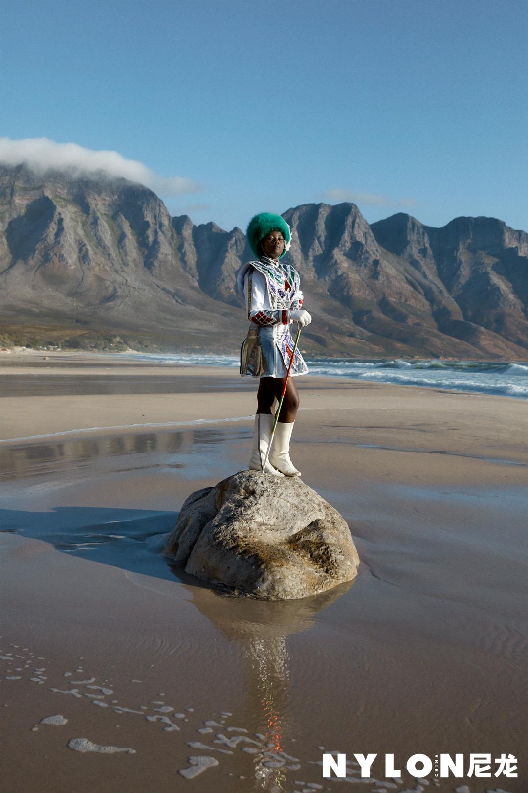 在南非，成为女子旗队的一员，承载了一代代女孩的憧憬