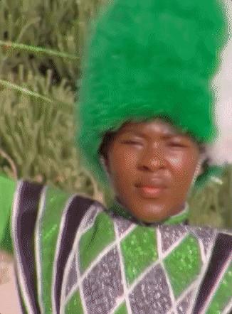 在南非，成为女子旗队的一员，承载了一代代女孩的憧憬