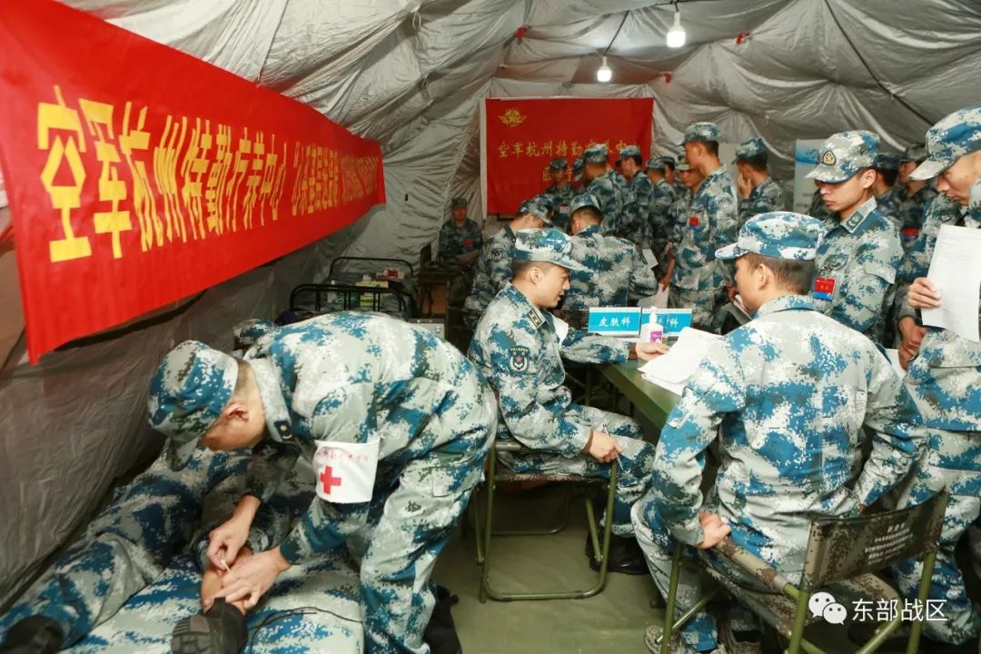 关注｜给力！空军医疗专家把流动诊室开到了雪域边关