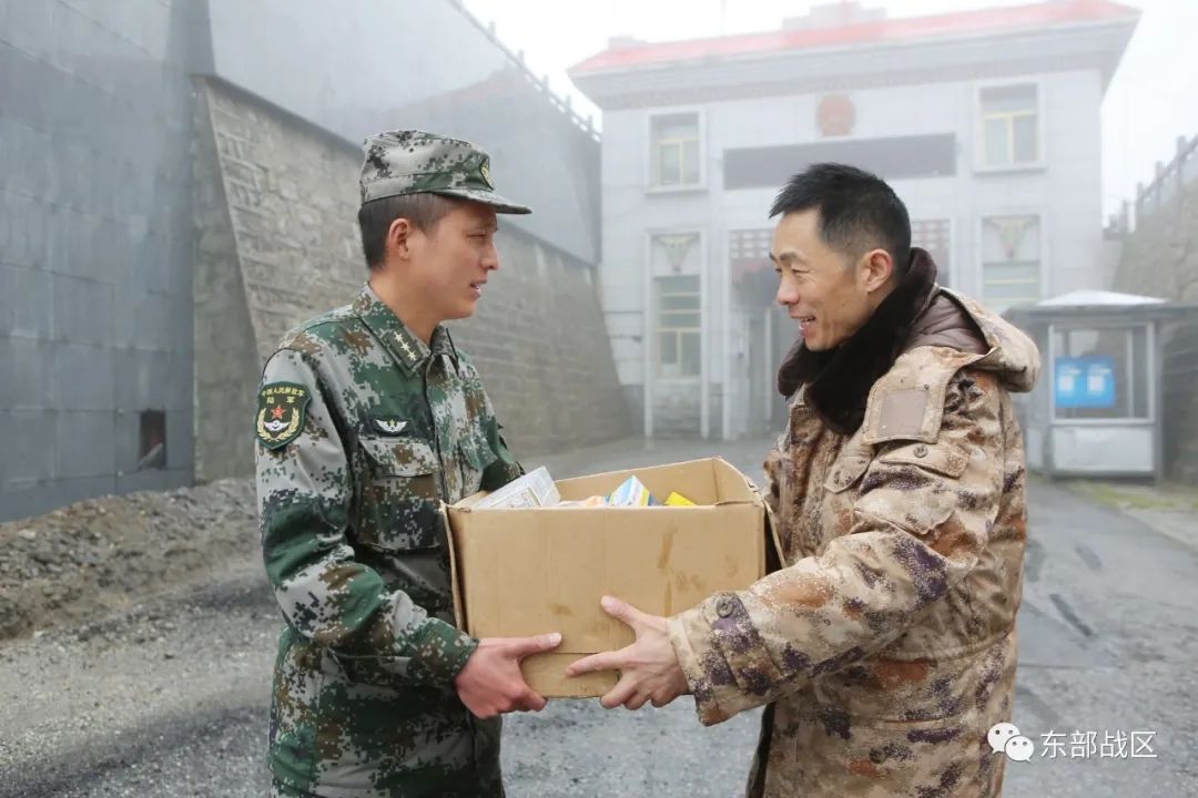 关注｜给力！空军医疗专家把流动诊室开到了雪域边关