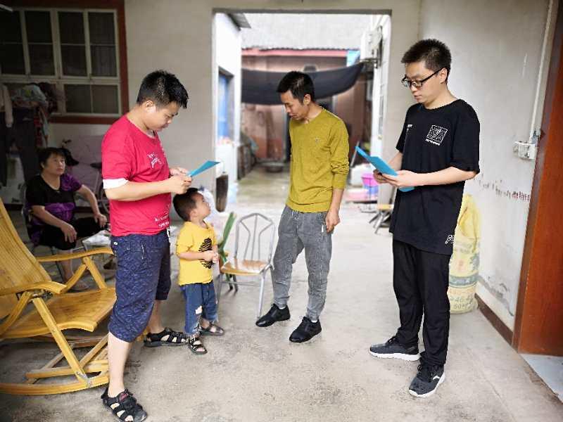 深入基层送温暖冬日慰问暖人心,深入一线沉下身子察实情听民意