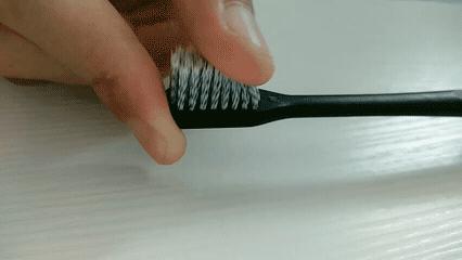 便宜哭了！日本人都在用的变态牙刷，竟然比洗牙还白，牙垢、牙龈出血全解决，嘴巴里脏东西洗出来后，太清爽了