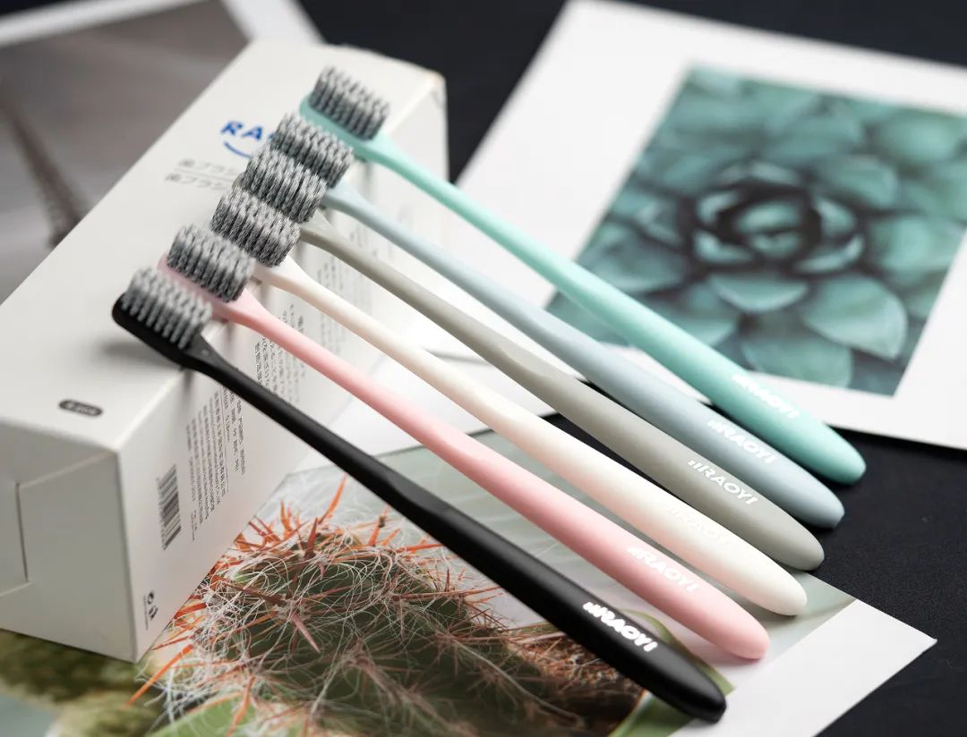 便宜哭了！日本人都在用的变态牙刷，竟然比洗牙还白，牙垢、牙龈出血全解决，嘴巴里脏东西洗出来后，太清爽了