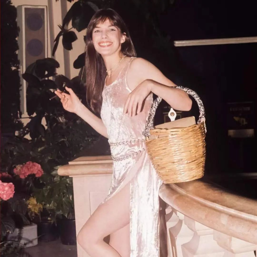 BAO料｜没有一只草编包，怎么能好好过夏天呢？