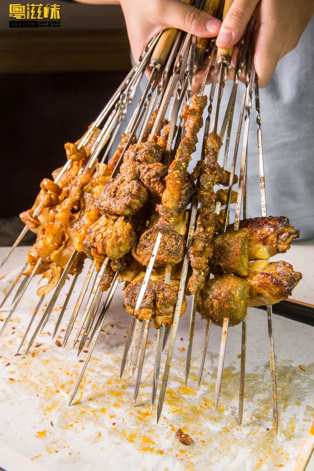 火爆全网的东北烧烤店,东北火的烧烤店