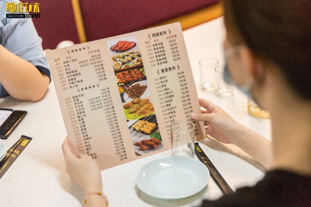 火爆全网的东北烧烤店,东北火的烧烤店