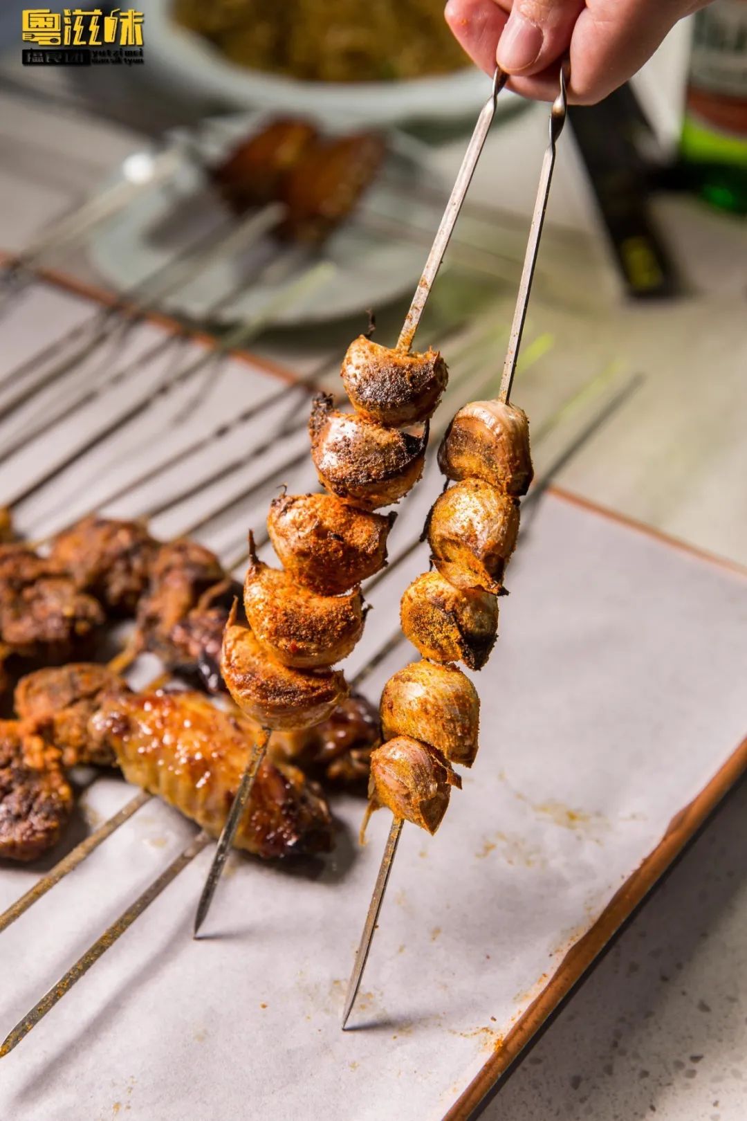 火爆全网的东北烧烤店,东北火的烧烤店