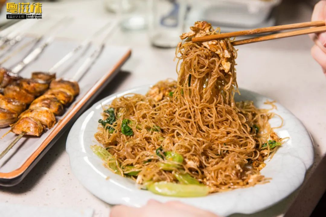 火爆全网的东北烧烤店,东北火的烧烤店