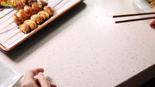 火爆全网的东北烧烤店,东北火的烧烤店