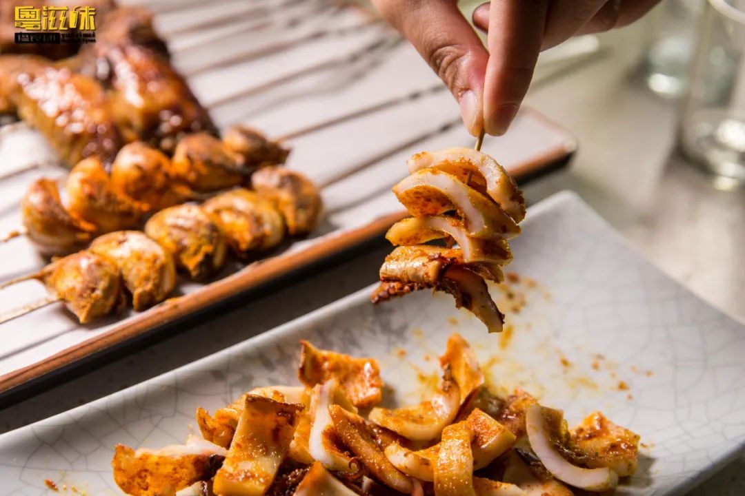 火爆全网的东北烧烤店,东北火的烧烤店