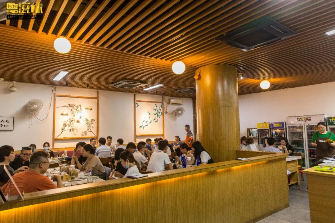 火爆全网的东北烧烤店,东北火的烧烤店