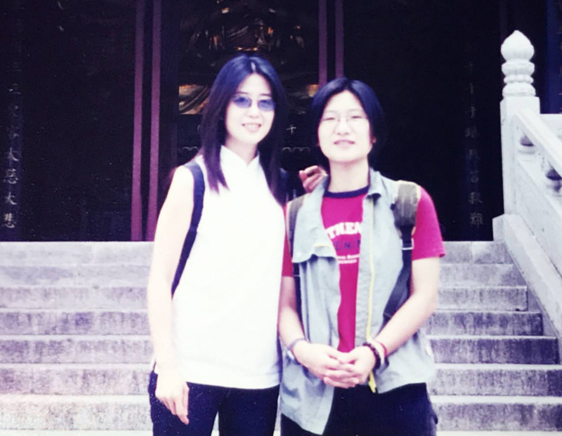 51岁孟庭苇罕见晒旧照，30年一直冻龄如少女，意外撞脸周慧敏