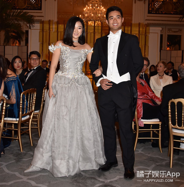 最大牌女团?赌王女儿集合三大豪门千金跳女团舞,这学历身价酸了