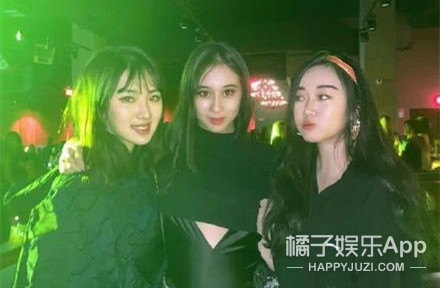 最大牌女团?赌王女儿集合三大豪门千金跳女团舞,这学历身价酸了