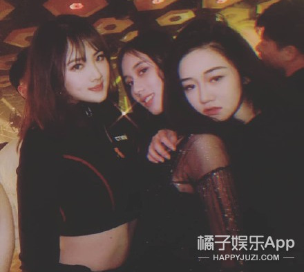 最大牌女团?赌王女儿集合三大豪门千金跳女团舞,这学历身价酸了