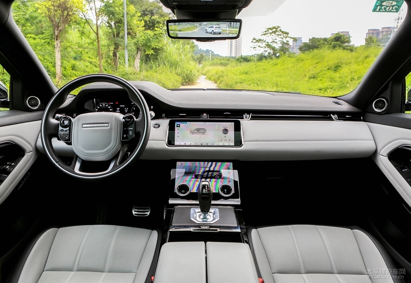 2020路虎揽胜极光评测,沉浸式看车19款路虎极光