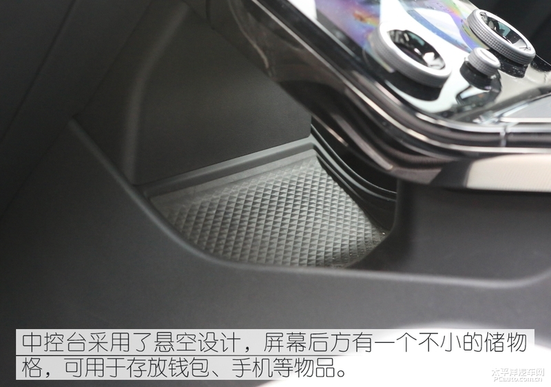 2020路虎揽胜极光评测,沉浸式看车19款路虎极光