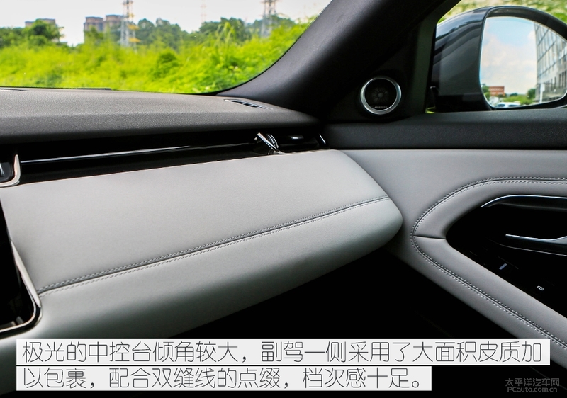 2020路虎揽胜极光评测,沉浸式看车19款路虎极光