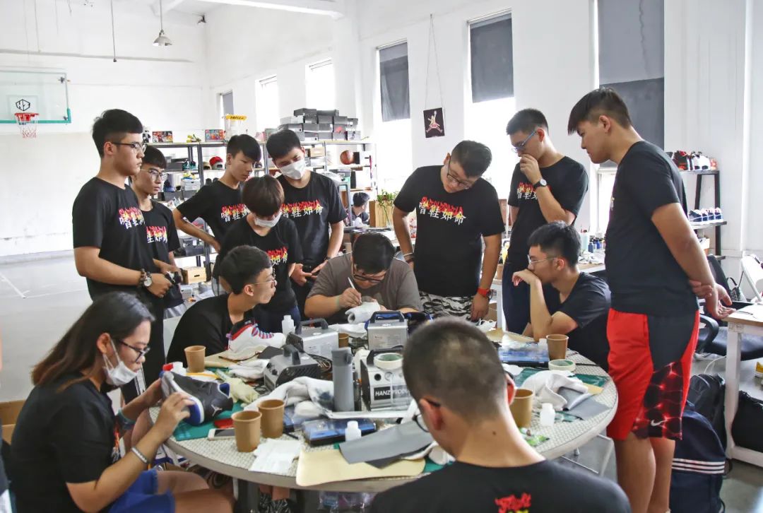 客制球鞋到底属于真还是假,什么是客制球鞋