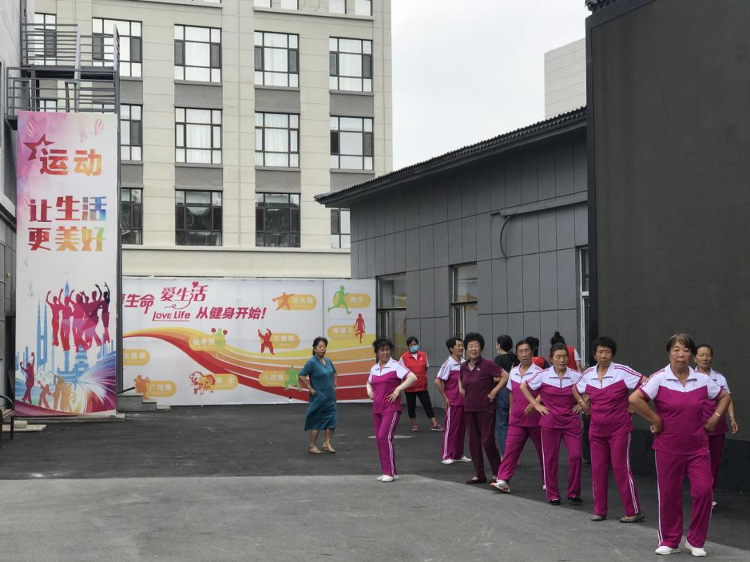 「好好学习」《社区居民就是我亲人——访长春市长山花园社区书记、居委会主任吴亚琴》