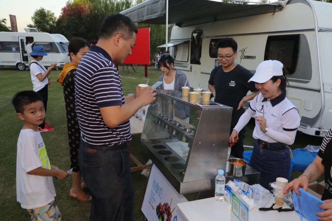 黄桃冰淇淋蛋糕,黄桃奶油冰激凌