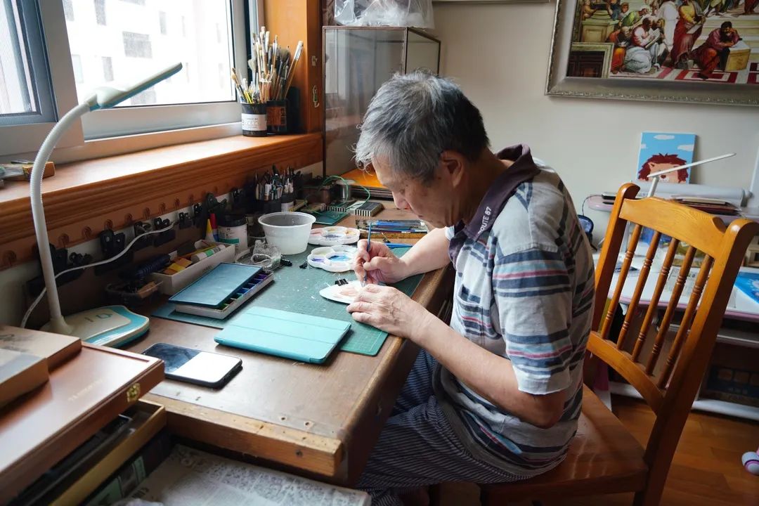 绝了！这个闵行人在薄如蝉翼的叶脉上作画