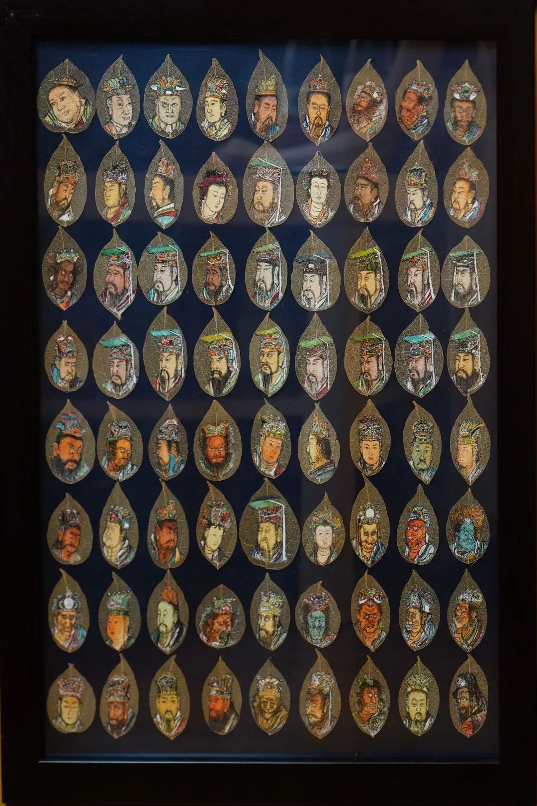 绝了！这个闵行人在薄如蝉翼的叶脉上作画