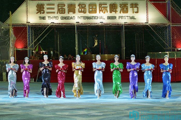 一酒一店一世界,一酒一座城歌词素材