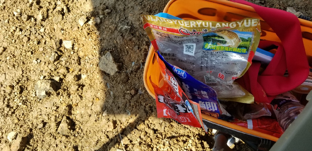 鱼没钓到还把诱饵吃了,鱼没钓到雨还下大了