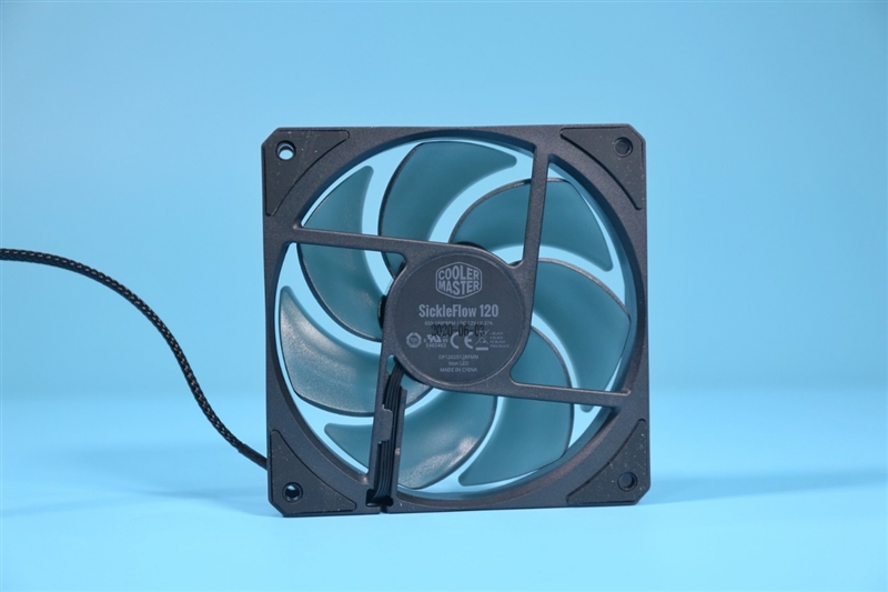 酷冷至尊360水冷和小白龙的差距,酷冷至尊水冷360散热器好不好