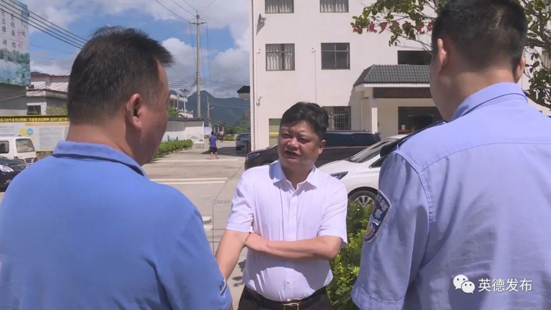 【要闻快讯】暖心！她考上重点中学无钱就读，他们果断慷慨解囊！（四则）