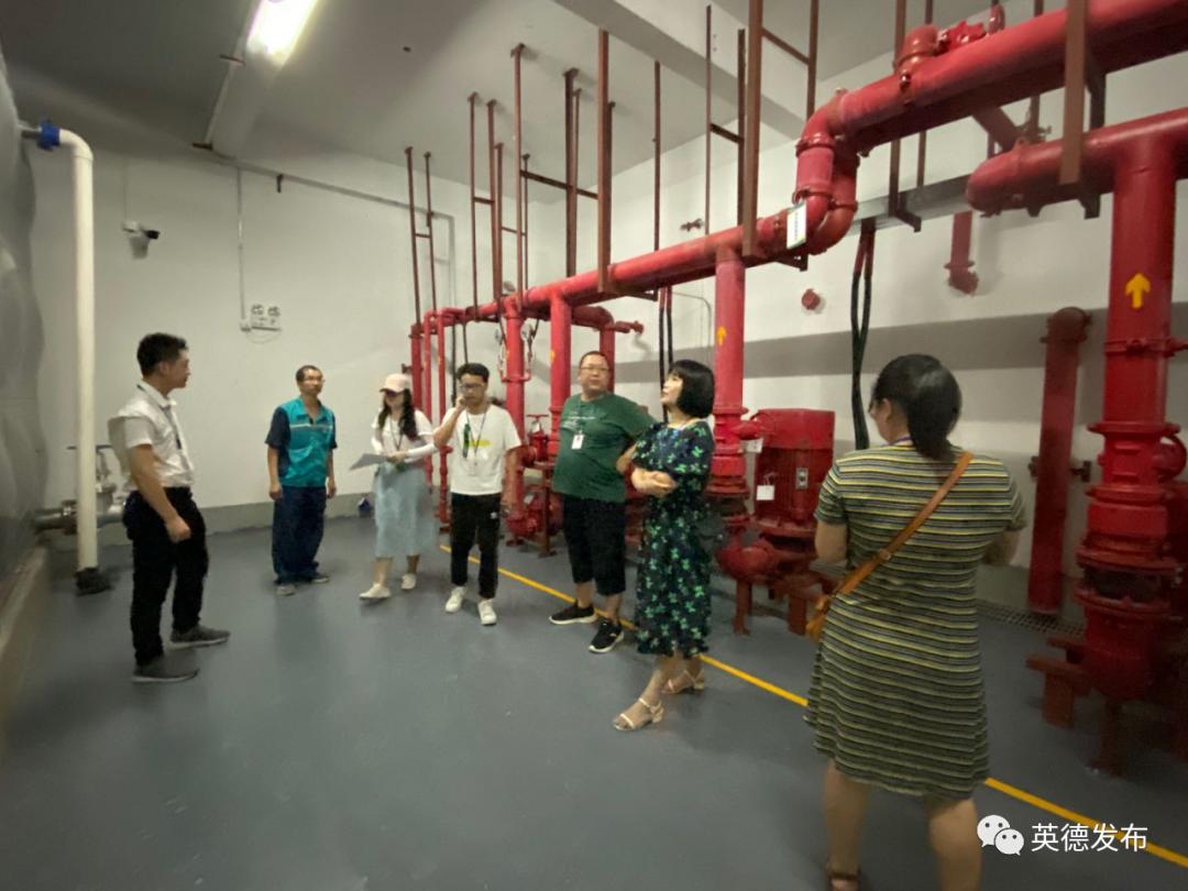 【要闻快讯】暖心！她考上重点中学无钱就读，他们果断慷慨解囊！（四则）