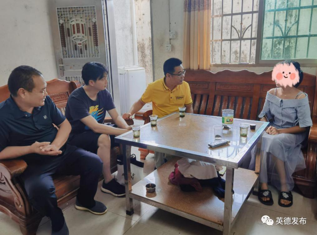 【要闻快讯】暖心！她考上重点中学无钱就读，他们果断慷慨解囊！（四则）