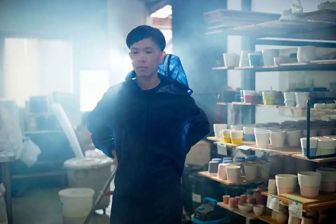 桑田卓郎：一只日式茶碗的爆裂与重构