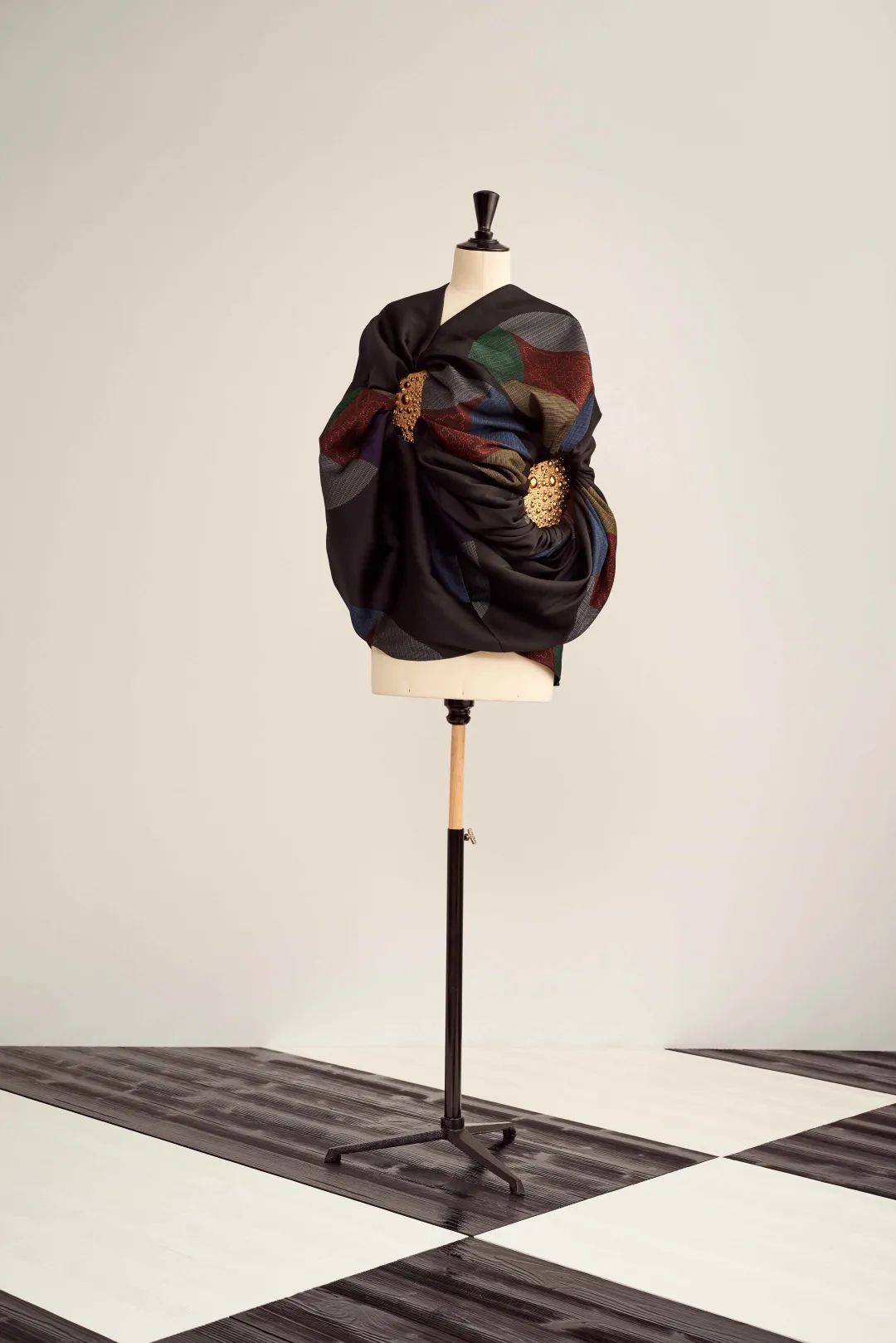 桑田卓郎：一只日式茶碗的爆裂与重构