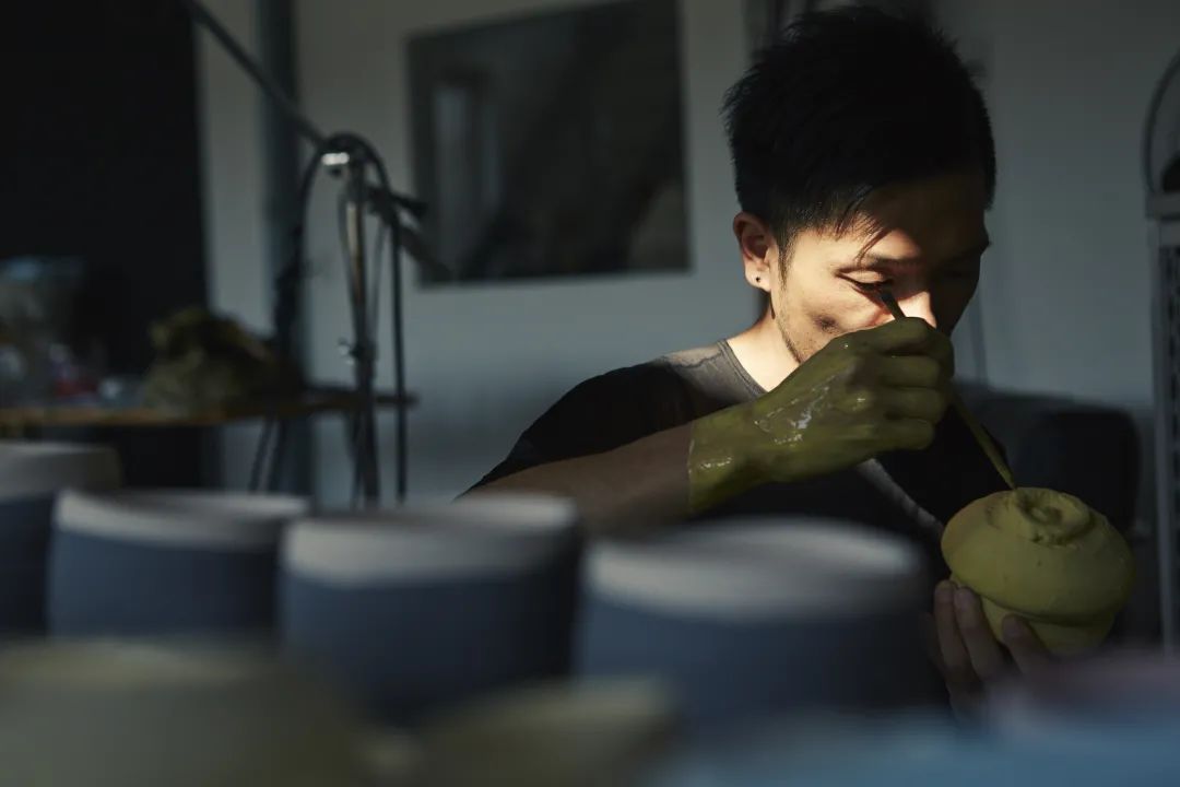 桑田卓郎：一只日式茶碗的爆裂与重构