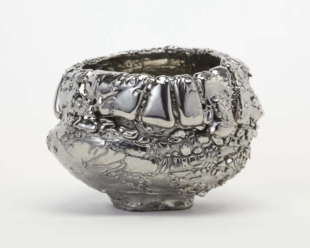 桑田卓郎：一只日式茶碗的爆裂与重构