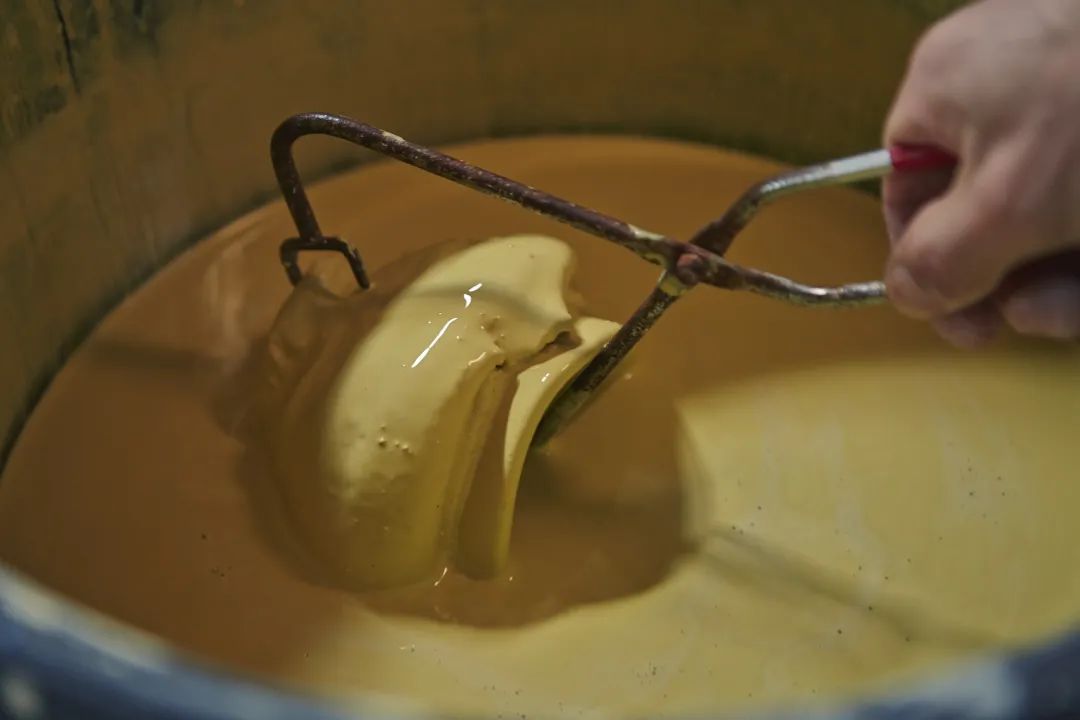 桑田卓郎：一只日式茶碗的爆裂与重构