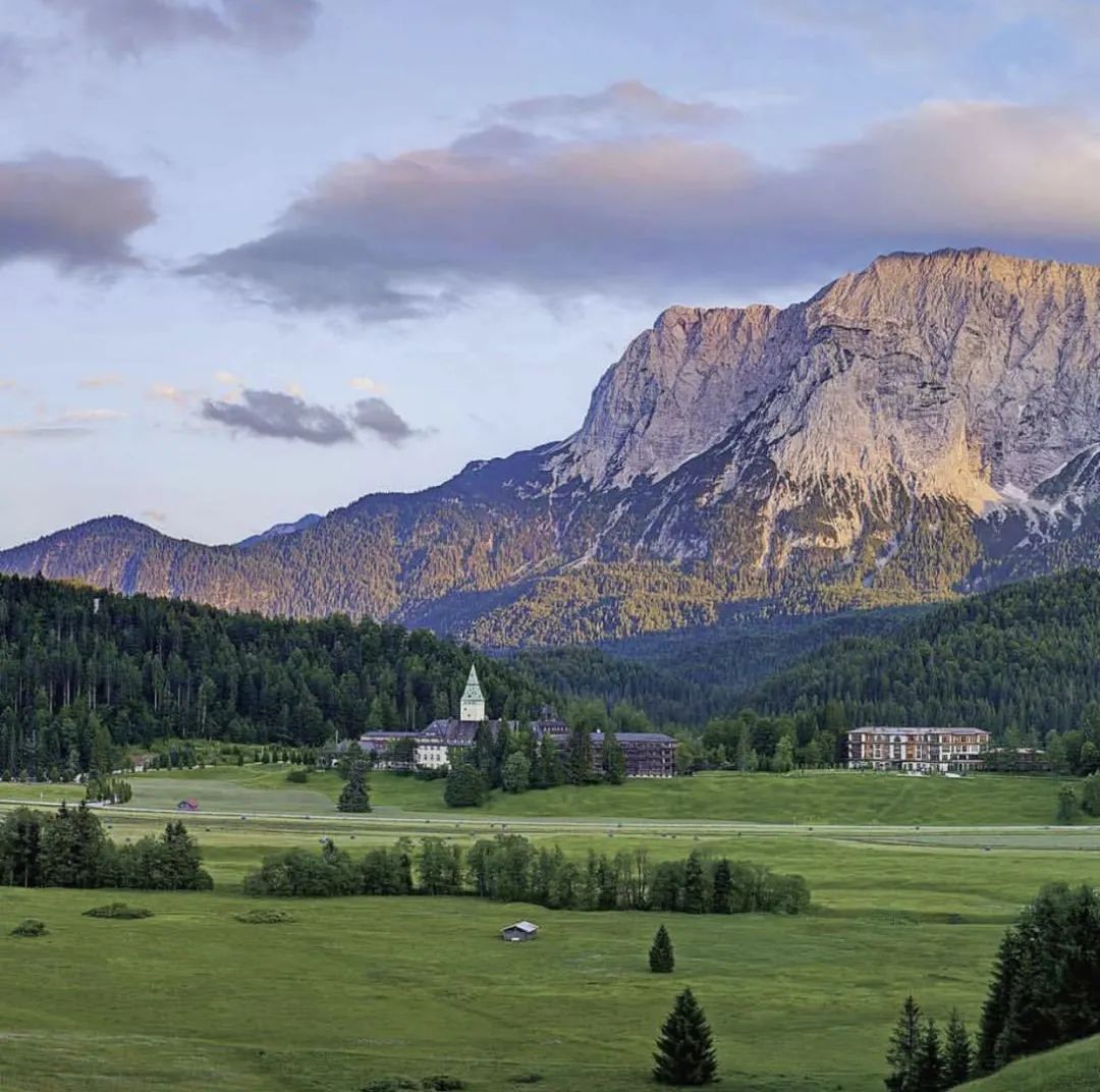 这家酒店凭什么欧洲第一？艺术最“吸睛”