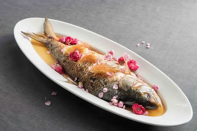 西门大官人,你这样浪费粮食是要出事的