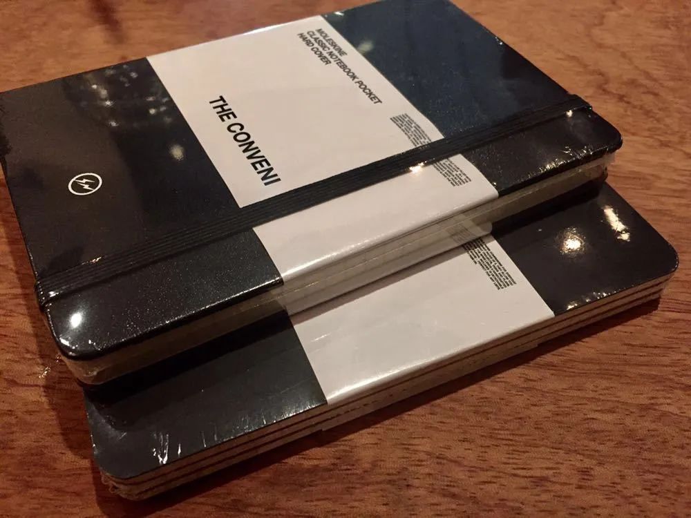 开学买好多本子,开学买个书包