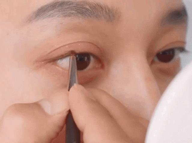 怎么画无瑕底妆专业化妆师,怎么画明星化妆师的底妆