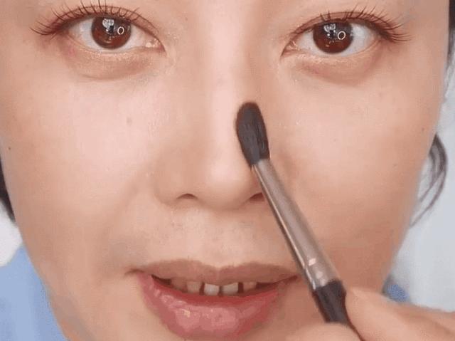 怎么画无瑕底妆专业化妆师,怎么画明星化妆师的底妆